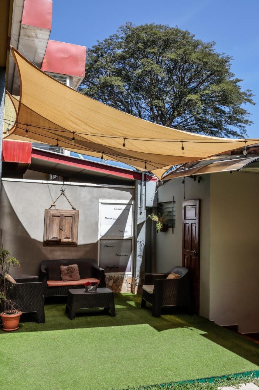 Hostal San Benito Сан Салвадор Екстериор снимка