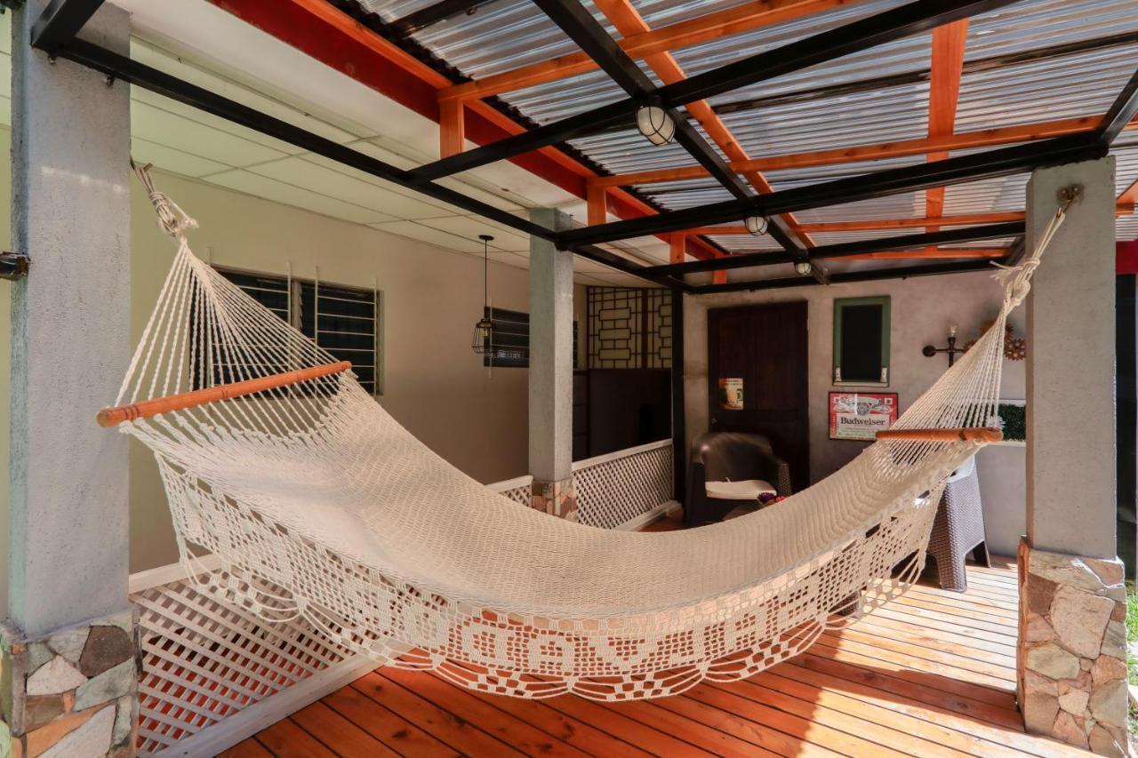 Hostal San Benito Сан Салвадор Екстериор снимка