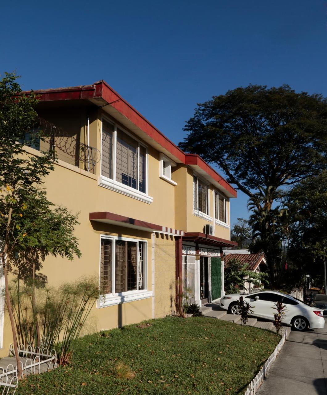 Hostal San Benito Сан Салвадор Екстериор снимка